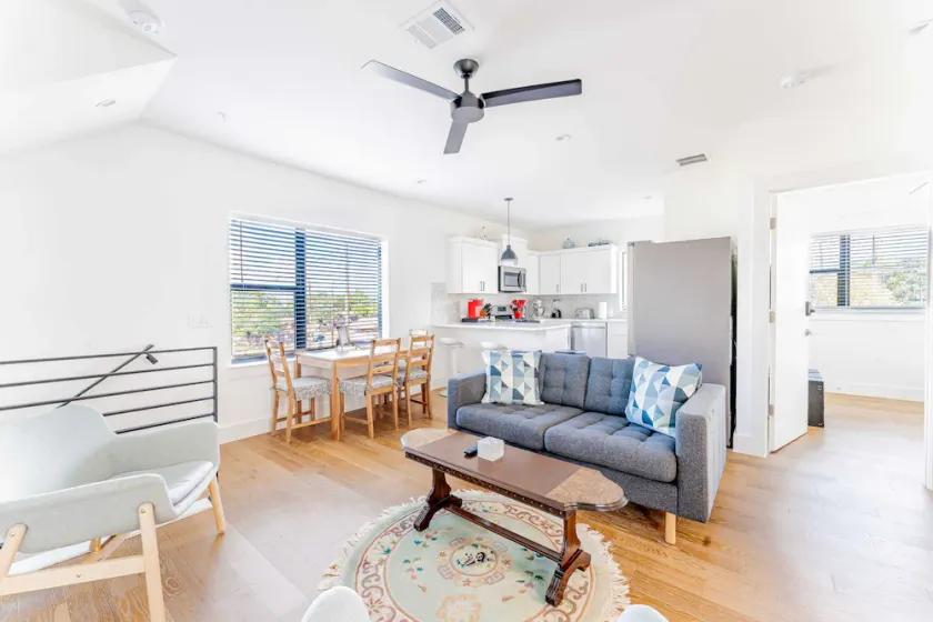 Luxe East Downtown 3BR Condo, Walk to Bars, Restaurants, Shops - Image 1