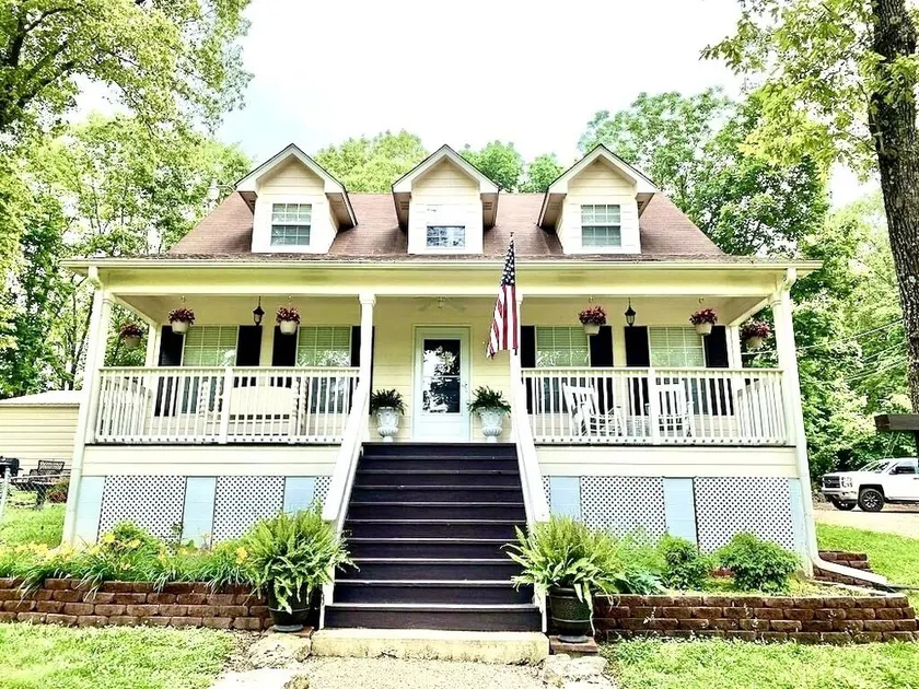 Spring River Getaway - Image 1