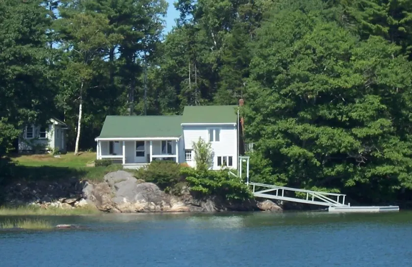 Oceanfront Cottage med panoramaudsigt og sin egen Tidal Dock på Casco Bay - Image 1