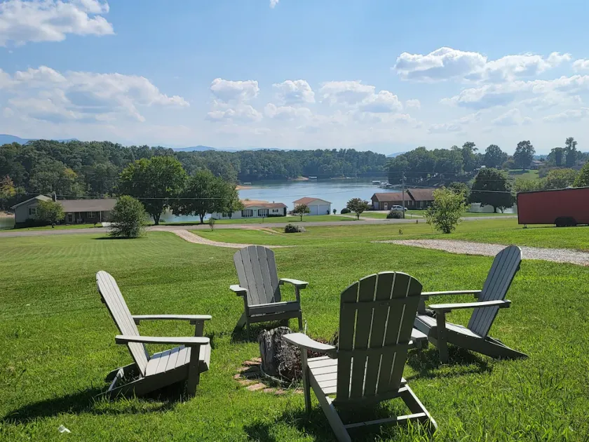 20% OFF Lake View Retreat- Lake & Mountain View, Hot Tub, Fire Pit, Porch Swing - Image 1