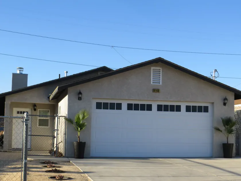 Large Home 3/3 plus Bonus Rm, 14' Pool & Jacuzzi, close to Downtown Joshua Tree - Image 1