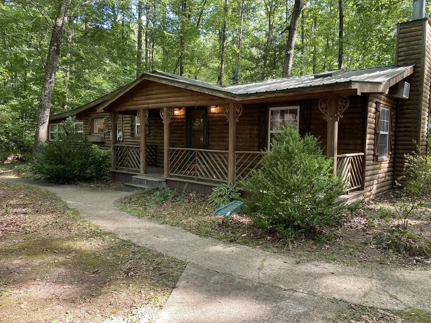 Charming & Pet Friendly! Cabin in Iuka MS- near JP Coleman State Park - Image 1