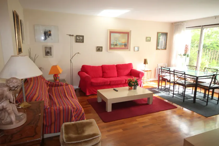 Stor og rolig familielejlighed (90m2) i hjertet af 18. arrond. - Image 1