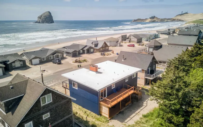 Relaxed Ocean View Across From Kiawanda Rock, Game Room and EV Charging! - Image 1
