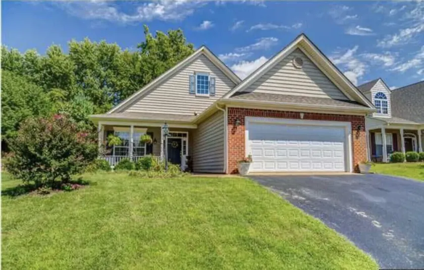 Family-friendly single home/Walking distance to shopping center and restaurants  - Image 1