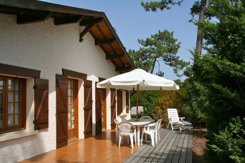 Cosy house with garden + Terrace, ocean and bay in walking distance, Wifi and TV - Image 1