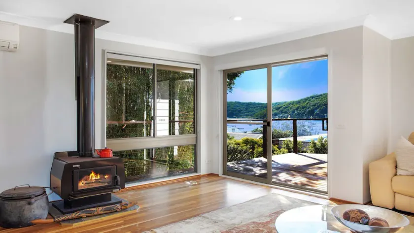 'Hardys Bay Haven' by HolidayCo - Image 1