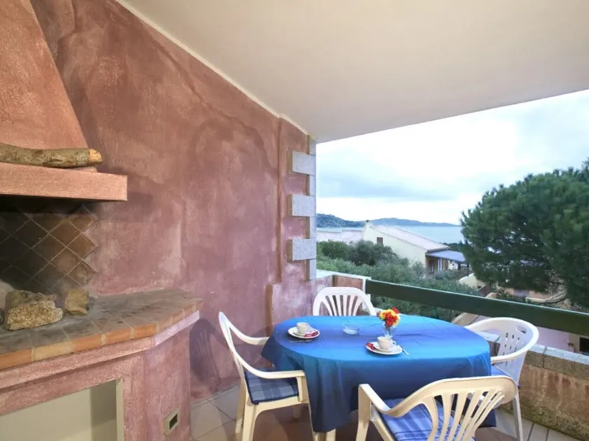 23 BAIA FARO - Trilocale mansardato con ampia terrazza vista mare - Image 1