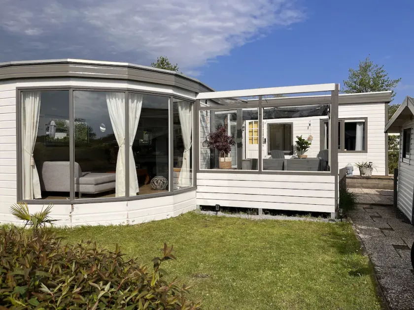 Schönes 6-Personen-Chalet nur wenige Gehminuten vom Strand entfernt - jetzt Last-Minute-Rabatt - Image 1