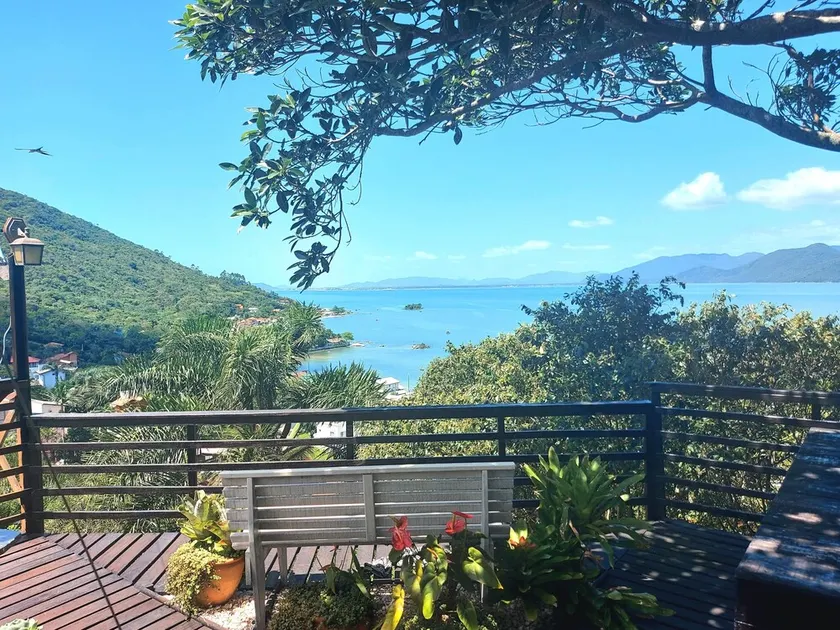 Mountain house with panoramic viewpoint. - Image 1