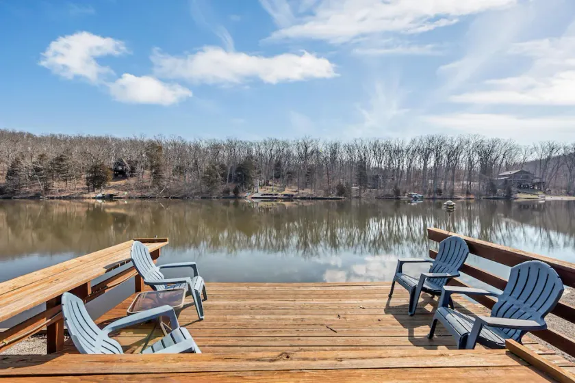 Cozy Lakefront Chalet - On A Large Lake - Private Dock w/Boats - Image 1