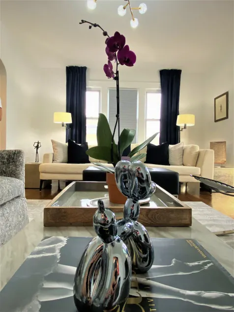 Luxury Designer 2 bedroom+office/3bed vacation home. - Image 1