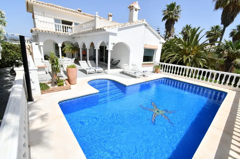 Villa 'avec appartement séparé' près de la plage avec piscine, terrasse et Wi-Fi - Image 1