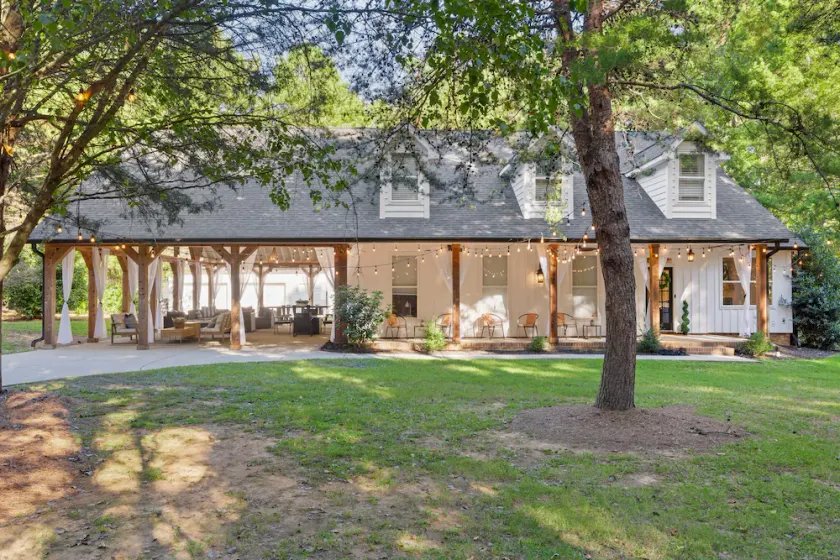 Charlotte Area Getaway Retreat & Event Venue Weddings & More in Mint Hill - Image 1