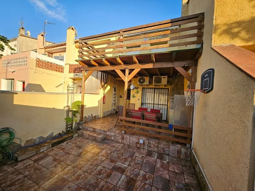 Maison de vacances \"Casa Empuriabrava Con Terraza\" avec 2 terrasses privées et jardin privé - Image 1