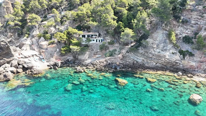 Casa de férias 'Villa Banyalbufar' em frente à praia com vista deslumbrante para o mar - Image 1