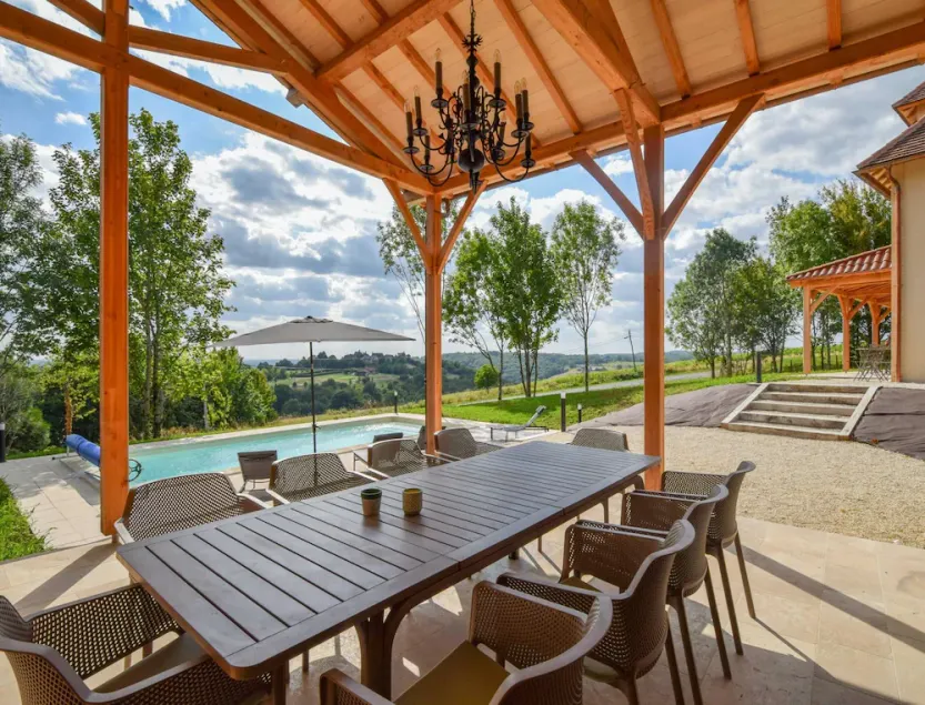 Elegant 10-Guest Villa with Pool & Castle Views - Image 1