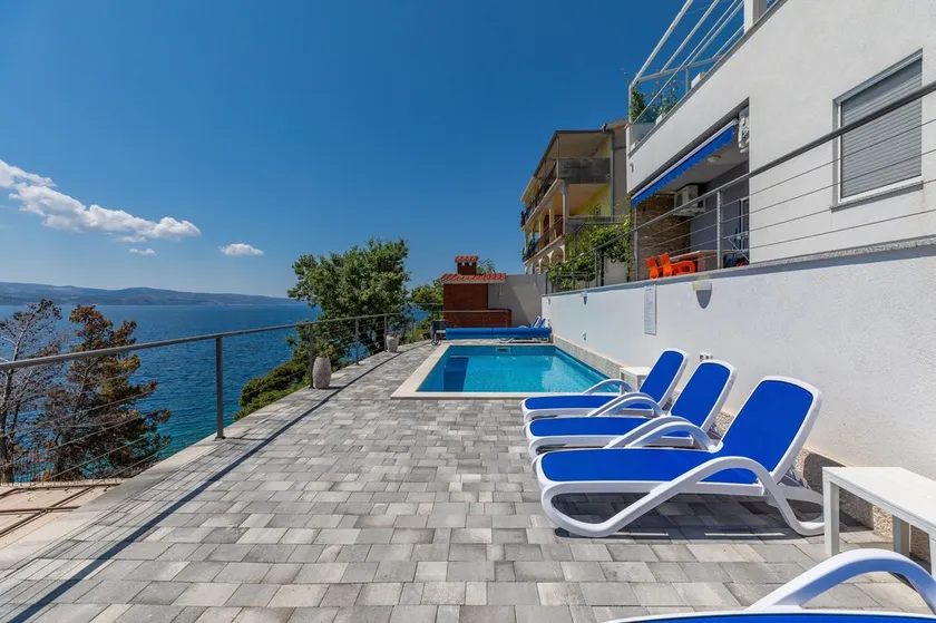 Apartamento para dos personas con piscina junto a la playa Zavode, Omis (A-1021-a) - Image 1
