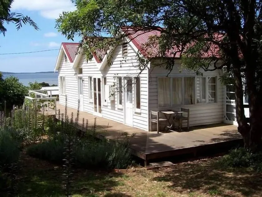 Captain Lock's Cottage (vist på 'postkort') - Image 1