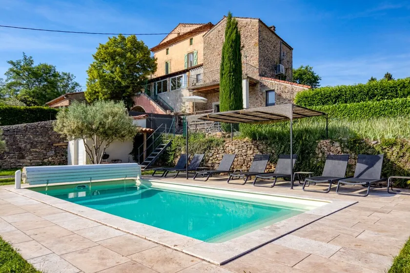 Maison de vacances 'Maison De Village' avec piscine privée, Wi-Fi et climatisation - Image 1