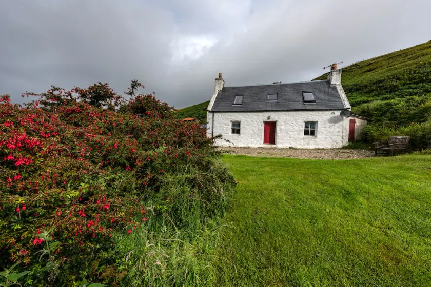Ancien Croft House traditionnel rénové au plus haut niveau avec vue sur la mer - Image 1