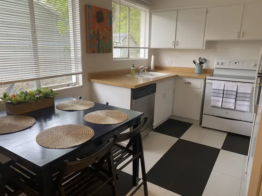 MidCentury Duplex in Quaint Main Street Bountiful Area - Image 1
