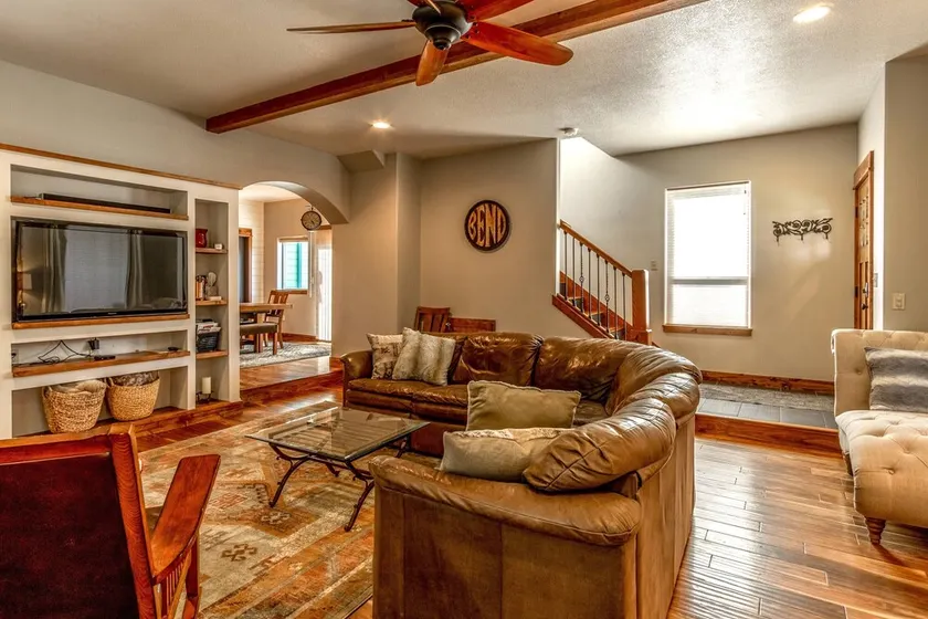 Fantastic location,  spacious and beautiful, perfect for groups, hot tub, dog ok - Image 1
