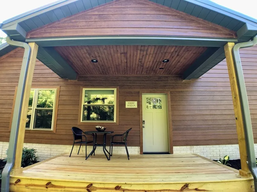 Forest Stream Suite: Luxury Suite in Amish Country, Ohio - Image 1