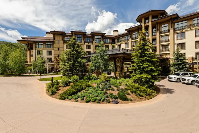 Assay Hill Slopeside Condo - Image 1