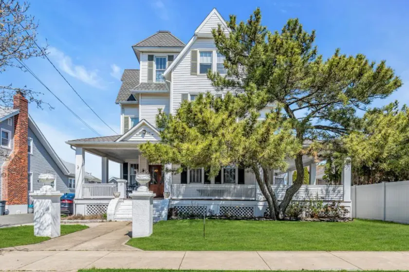 Fabulous Historic Seashore Victorian - Image 1