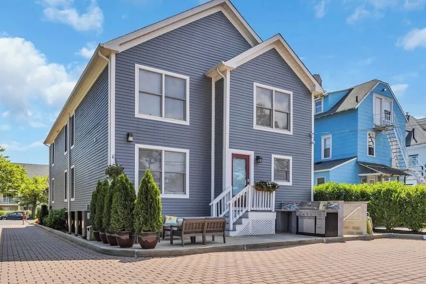AP 3 Bd Apt 2 BLKS to BEACH, Parking and BBQ! - Image 1