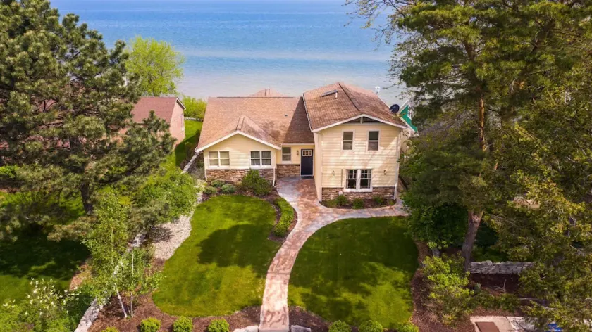 Amazing North Shore Sandy Beach Front Home! - Image 1