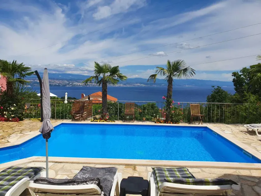 Apartment DOMO with private heated pool - Image 1