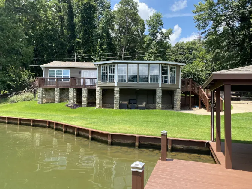 Cozy Lake Front Home with Private Boat Launch/Dock - Image 1