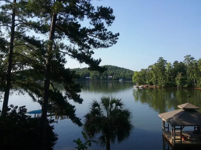 'The Lake House' on beautiful Lake Martin! Ideal location on the water.  - Image 1