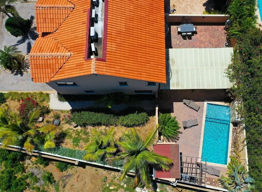 Beautiful House with Private Pool in Noord - Image 1