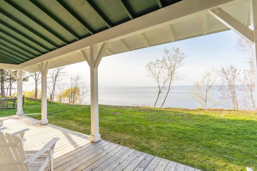 Lakefront Cottage - Best of Both - Image 1