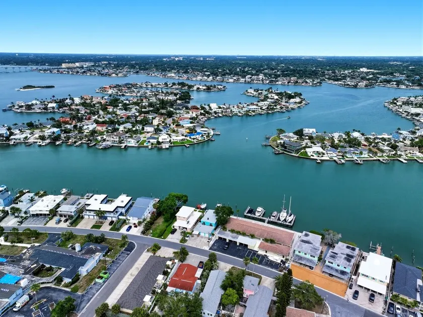 Book NOW to enjoy WATERFRONT views in Indian Rocks Beach intracoastal in this comfortable, renovated 2/1 waterfront condo!  Enjoy the intracoastal in your backyard!  Just a 3 minute WALK to the beach!  Bring your boat!  We provide the paddle boards! - Image 1