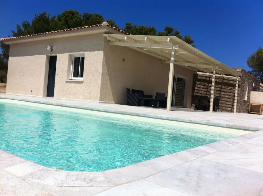 Komfortabel pool villa ved havet - Image 1