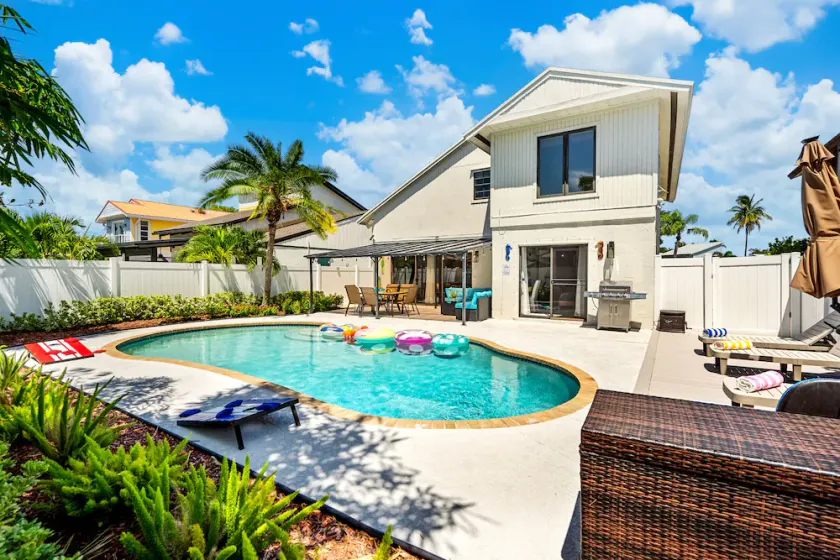7 Mins to Beach & Atlantic Ave_ Heated Pool_Fun Backyard! - Image 1