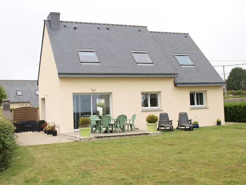 House with view of the bay the beach 80 metres away - Image 1