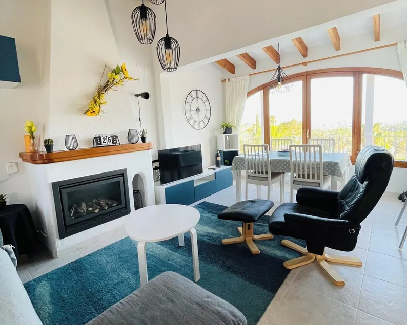 Ruhiges Haus mit wunderschönem Meer-, Stadt- und Bergblick mit Wifi - Image 1