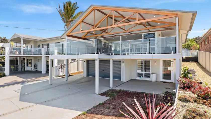 Luxury Beach House - Image 1