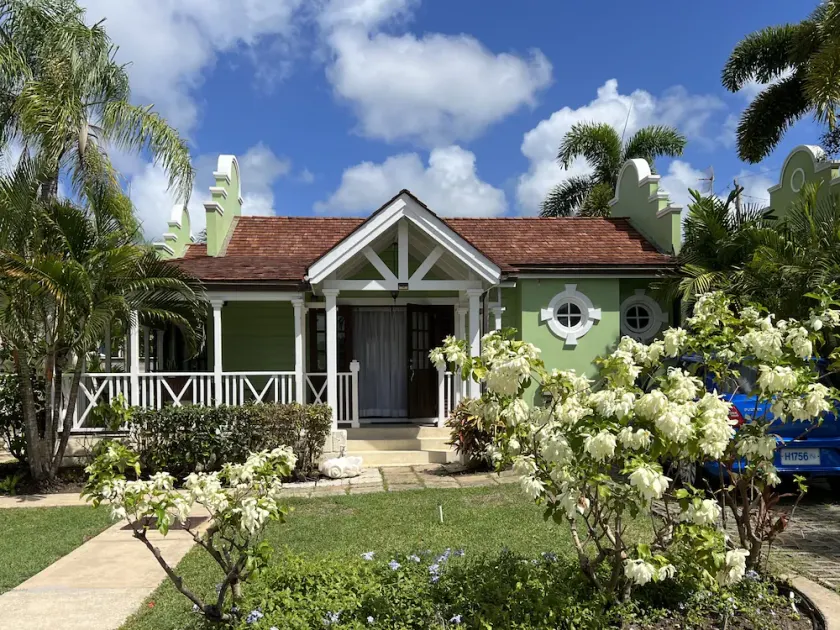 Idyllic 7 Porters Court, Beach Club Membership, pool, 5min walk beach,  Holetown - Image 1