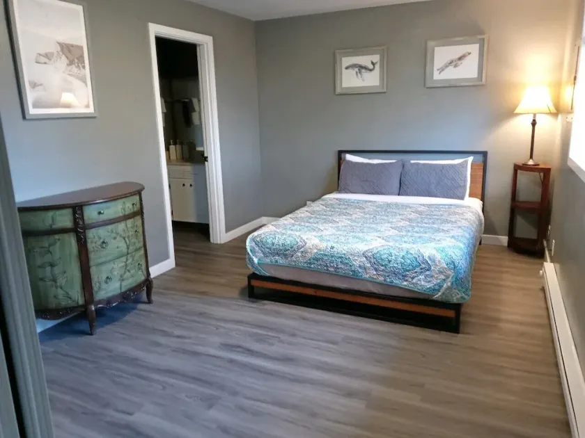 UPSTAIRS 1 Bedroom Unit with Creek View - Image 1