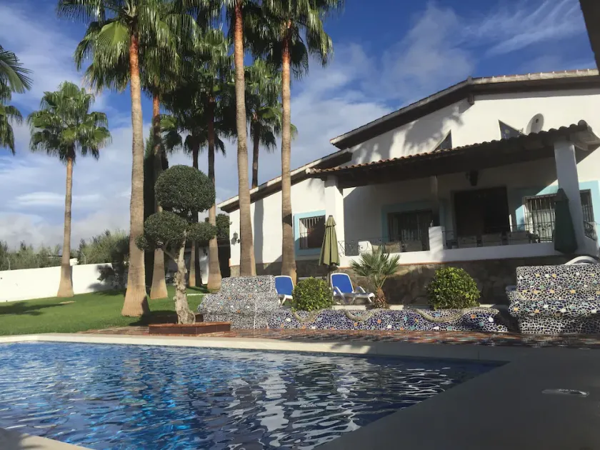 Stunning, private villa with beautiful pool, gardens & views - Image 1