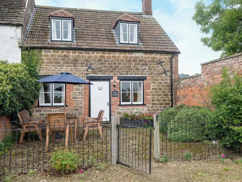 3 bedroom accommodation in Foxham, near Chippenham - Image 1