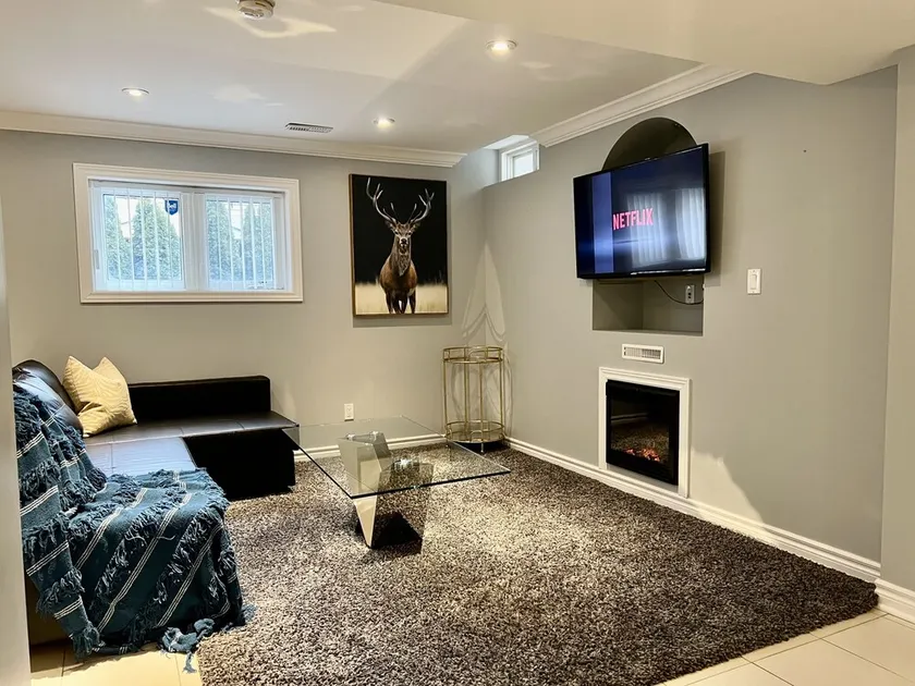 2 Bedroom Bs/Apartment, in Mississauga - Image 1
