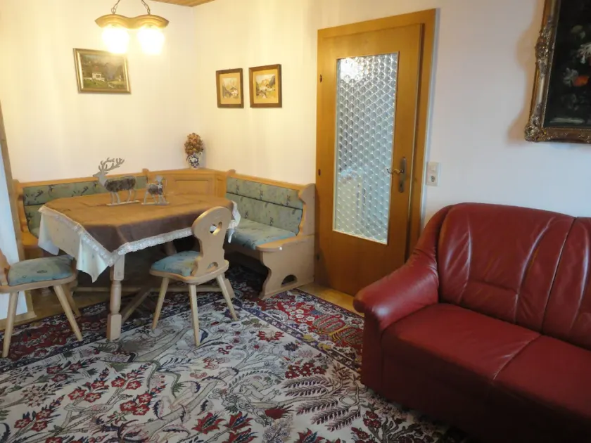 Vacation apartment for up to 4 people, 90 sqm, 2 large bedrooms, balcony - Image 1