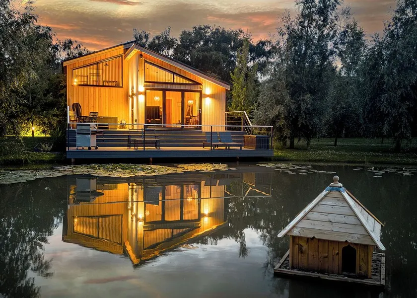 Honeybee Lakeside Lodge - Image 1